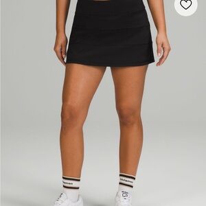 Lulu lemon black skirt size 4 in great shape only worn twice.